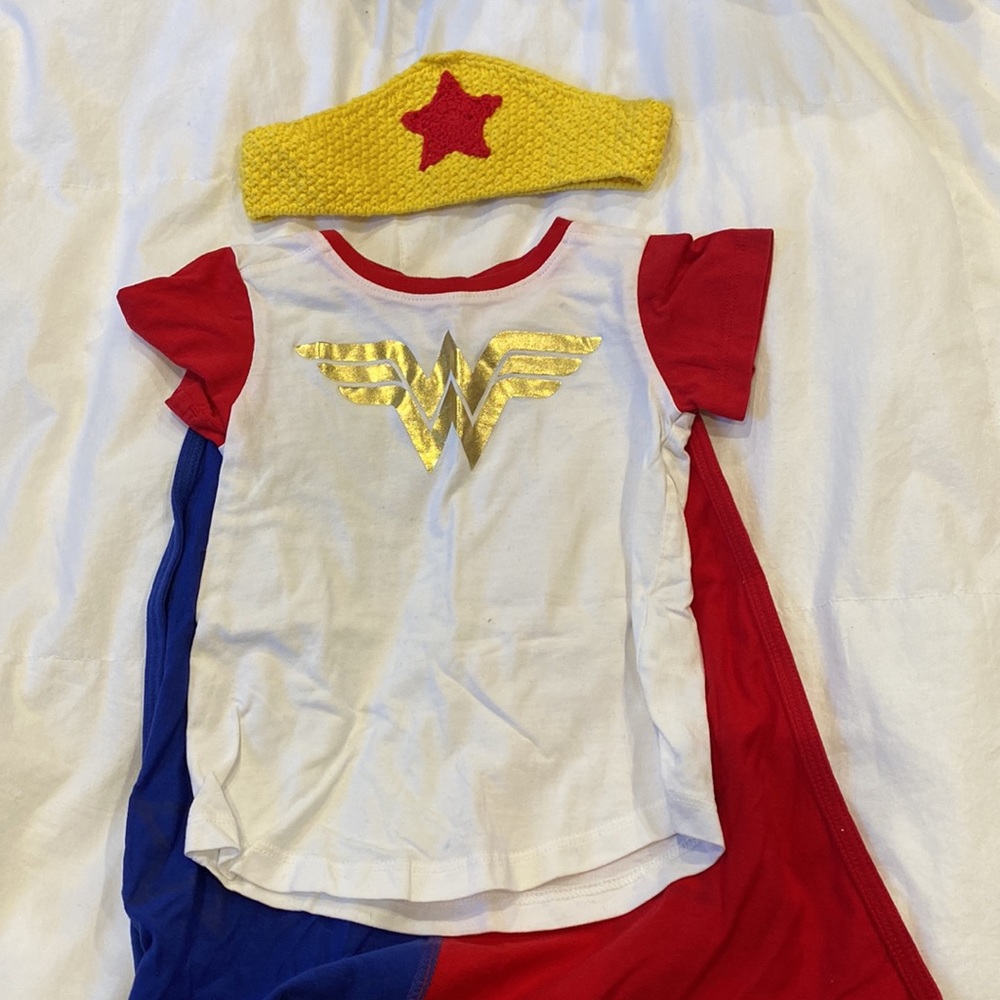 Hanna Andersson Wonder Woman t-shirt and attached cape and knit headpiece, 3T